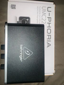 Behringer U-Phoria UMC22 - Interface de Áudio 2x2