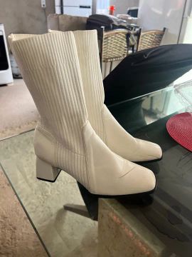Bota branca meia cano curto