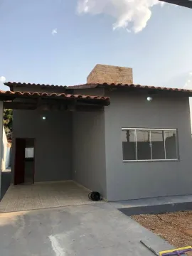 Casa 3 quartos com espacoso quintal de esquina para locação, Jardim Boa Esperança, Apareci