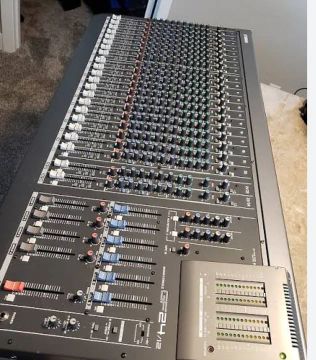 Mesa de som Yamaha 24 canais