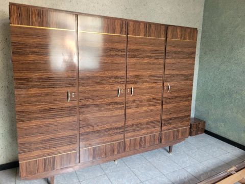 Jogo de quarto retro.