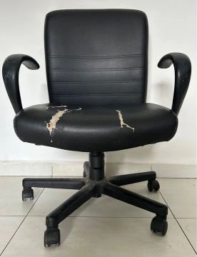 ACEITO CARTAO!!! Cadeira de Escritório Giratória - Preta