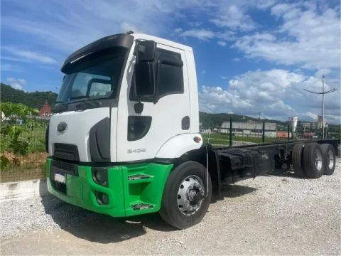 Ford Cargo 2429 6x2 ano 2013
