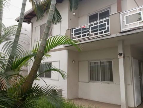Sobrado comercial / residencial para locação! Excelente localização no Centro!