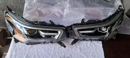 Faróis dianteiros LED para Toyota Hilux