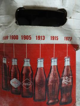 Caixa de Coca-Cola com garrafas antigas - 1899 a 1923