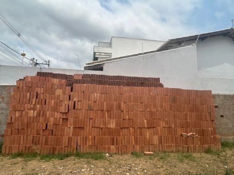 Vendo Tijolos a preço de fábrica 