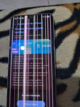 Smartphone com tela danificada - para conserto ou peças