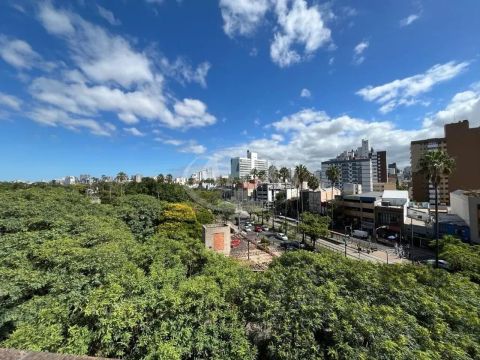 Sala de 57.16m² no bairro Farroupilha, com 1 banhe