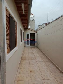 Casa térrea 3 dormitórios no Villa Branca