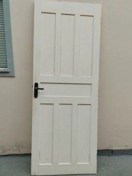 Porta de madeira branca de 6 painéis