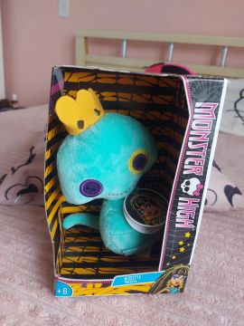 Pelúcia Monster High Hissette