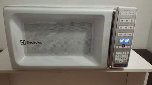 Micro-ondas Electrolux seminovo