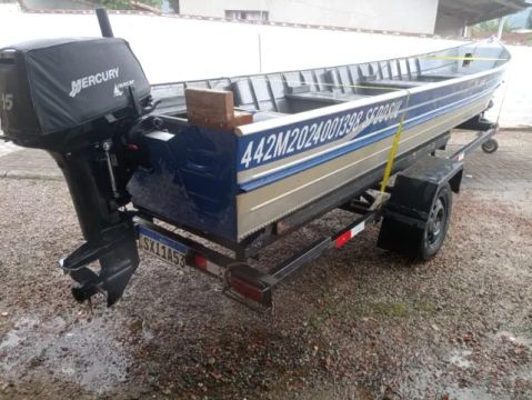 Barco de aluminio com motor 