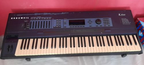 Teclado Kurzweil K2600