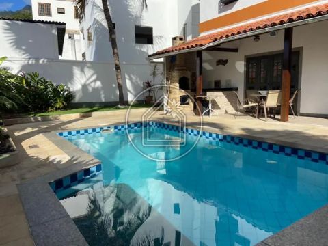 Maravilhoso imóvel de 534m²! Condomínio Vilarejo, segurança 24h, casa triplex