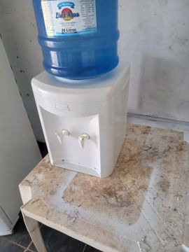 Bebedouro de água gelada