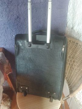 Mala de Viagem Preta com Rodinhas em ótimo estado 