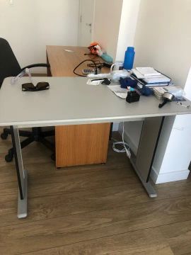 Mesa de escritório simples