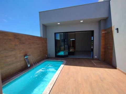 Bela Casa à venda Vila Madalena 2 com Piscina em condomínio... Oportunidade !