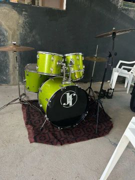 Vende-se bateria completa JF