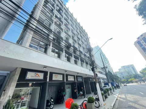 Sala à venda no Itaim Bibi com 32m², 1 sala, 1 banheiro, 1 vaga, por R$ 239.800,00.