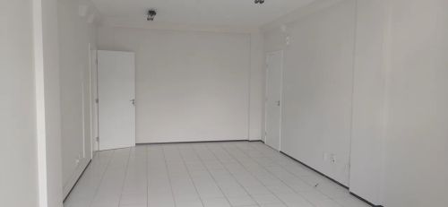 SALA COMERCIAL EM FRENTE AO CEUMA DO RENASCENÇA