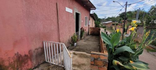 Vende se uma casa