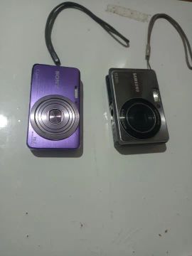 Duas Câmeras Digitais - Sony e Samsung,