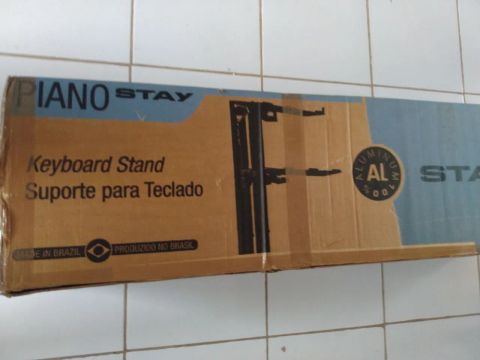 Vende se Suporte para Teclado Piano Stay, completo e novo,.