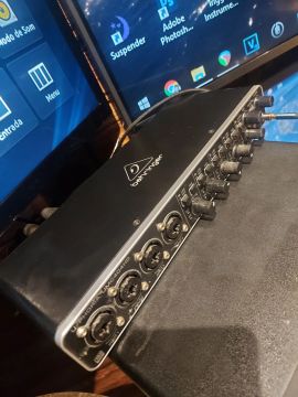 Interface de Audio Behringer U-Phoria UMC404HD