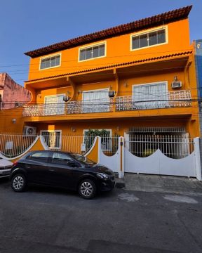 OPORTUNIDADE IMPERDÍVEL! CASA 3 ANDARES NO CENTRO DE NILÓPOLIS