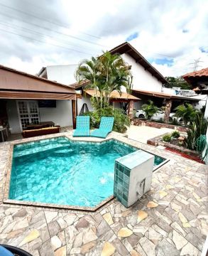 Casa à venda - Aleixo 