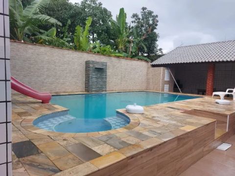 Casa com piscina, hidro, cascata 