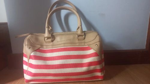 Bolsa/necessaire Vitoria's Secret  Vermelha  - Original . Importada  Sem uso