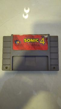 2 JOGOS - Sonic 4 + Zé Colmeia 
