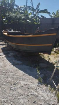 Vendo Bote ,todo em madeireira naval