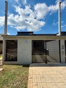 Casa com 03 quartos e espaço atras! 