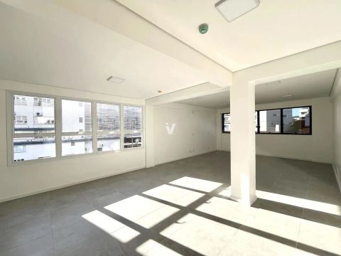 Sala Comercial Del Vale Center!