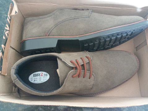 Sapatos de Couro Marrom - Tamanho 39/40