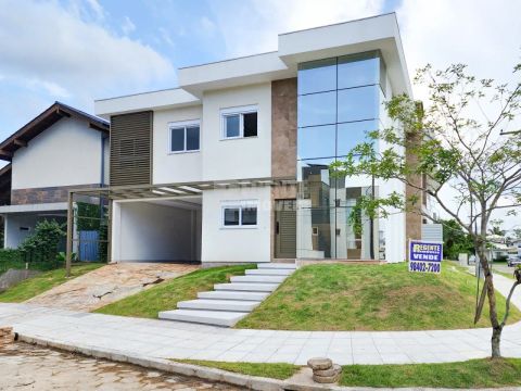 Casa em condomínio fechado à venda no bairro Cacupé Florianópolis SC