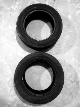 2 pneus meia vida / usados: 205/60R16 Goodride (R$60/cada)