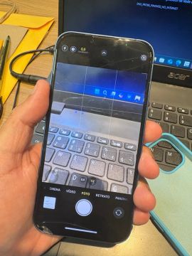 iPhone 13 256 Gb com Tela trincada 