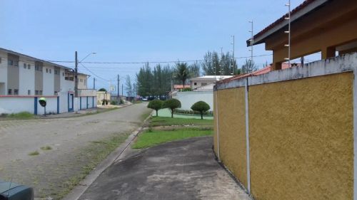 Alugo casa para moradia em Itanhaém a 1 quadra da praia 