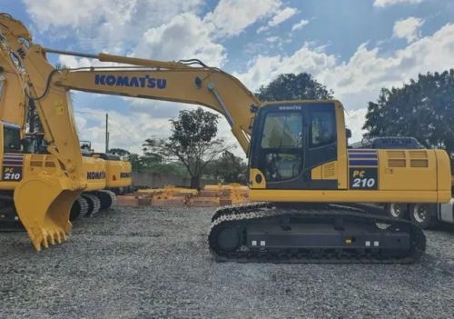 Escavadeira komatsu PC210