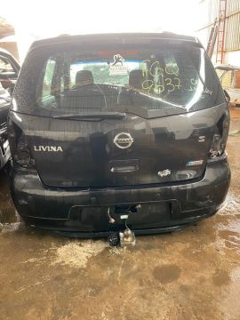 Sucata livina para retirada de peças 