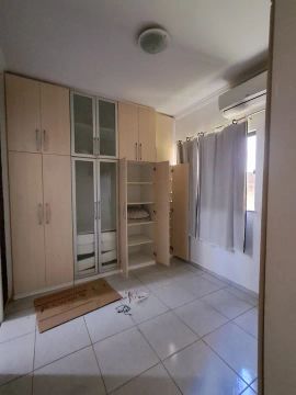 Apartamento com 3 quartos, 2 banheiros, corredor1 vaga na garagem e área de serviço