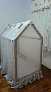 Cama, cortina e tela antimosquito casinha Montessoriana Infantil bebê criança