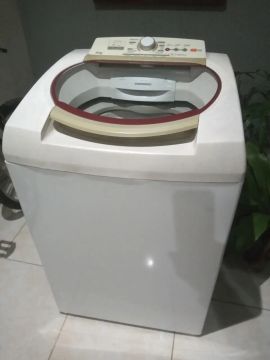 Uma máquina conservado de 11 kg  tá toda o riginal.