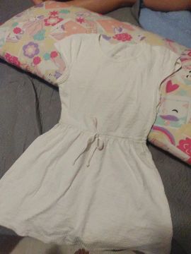 Lindo vestido off white semi nova tamanho 10 anos serve 7/9 anos